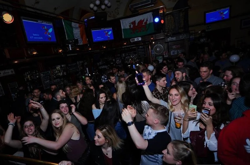 Rome bar football crowd