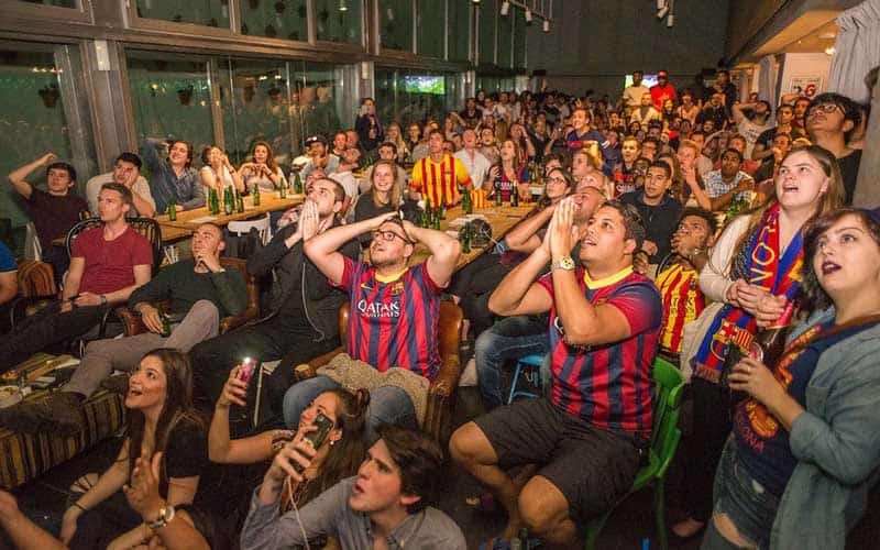Barcelona bar football crowd