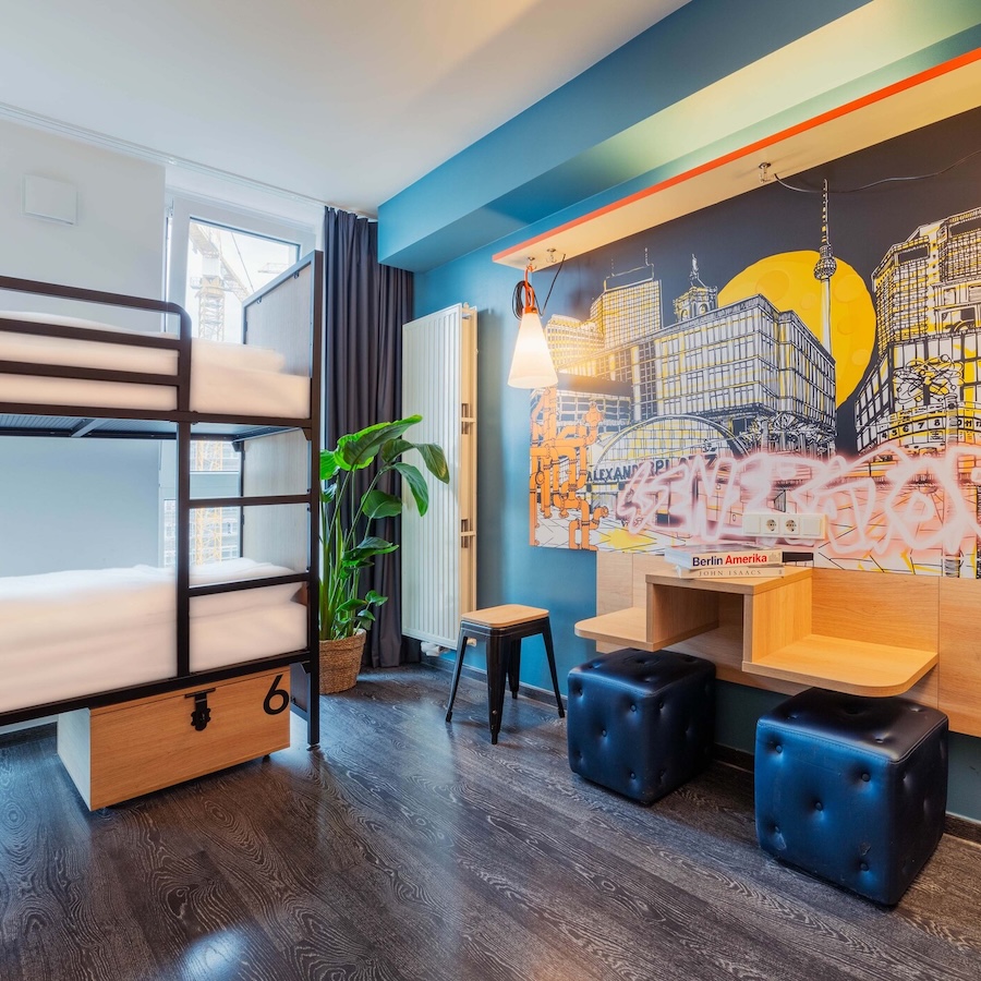 Generator Berlin Alexanderplatz room for groups