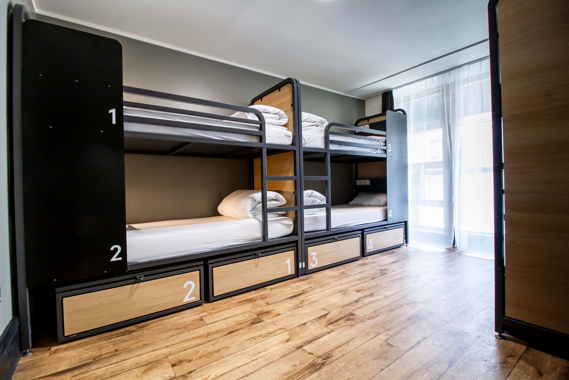 Private 6-bed Room