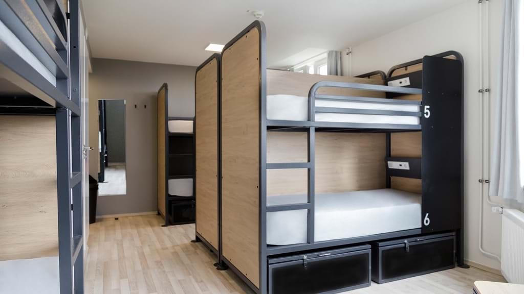 Private 8-bed Room