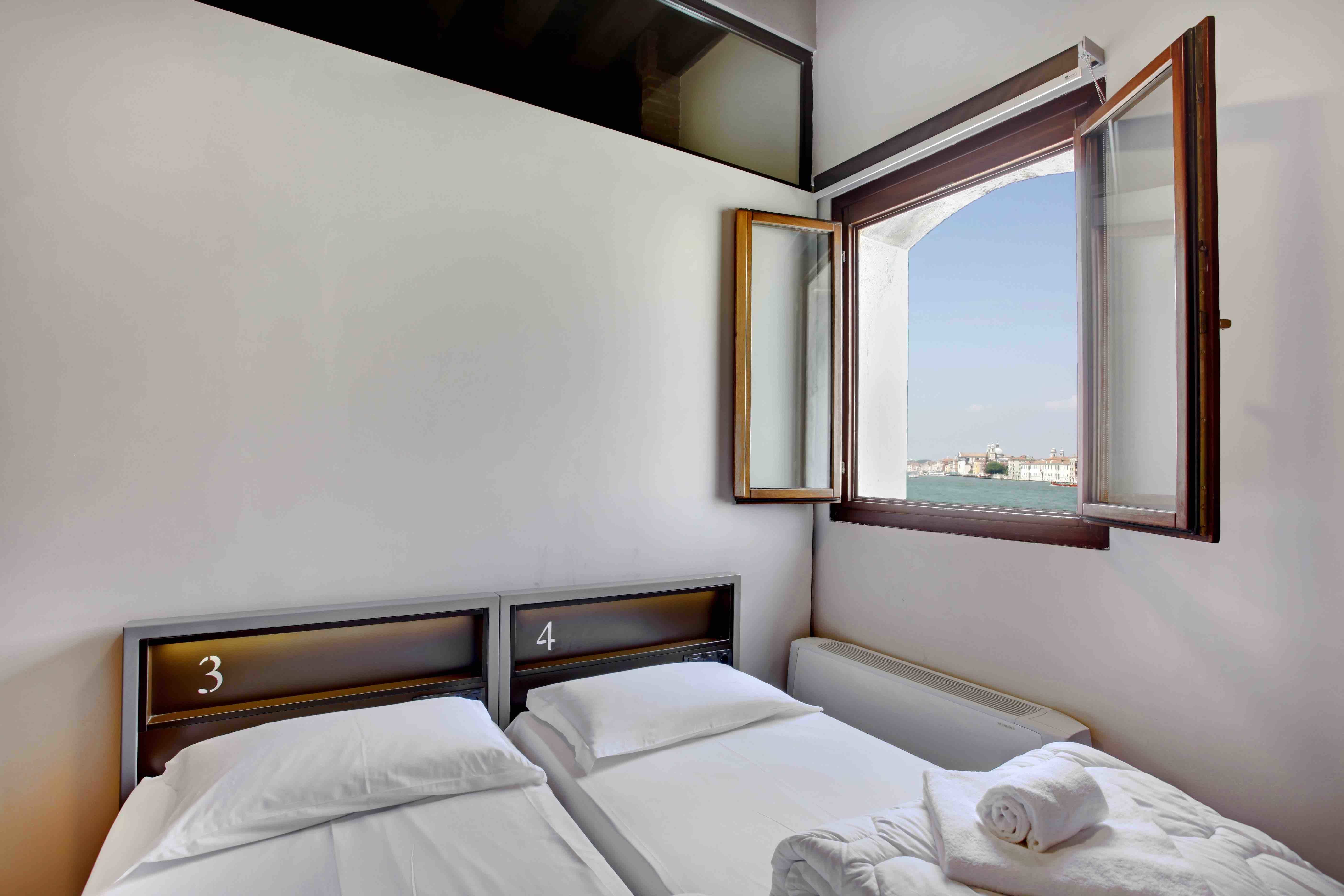 Doppelzimmer mit Kanalblick