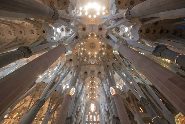 Must-See-Gaudi-Buildings-in-Barcelona-Header-Image