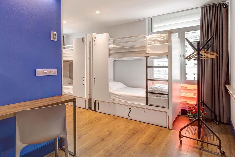 Priv&#233;kamer met 4 bedden 