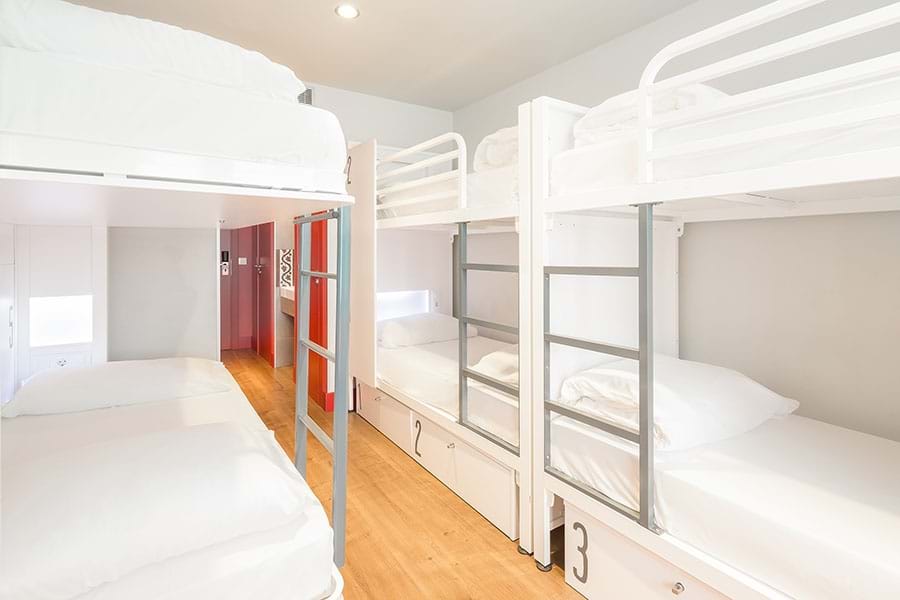Priv&#233;kamer met 6 bedden 