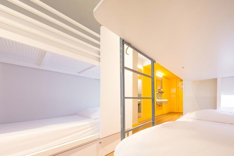 Bed in slaapzaal met 8 bedden 