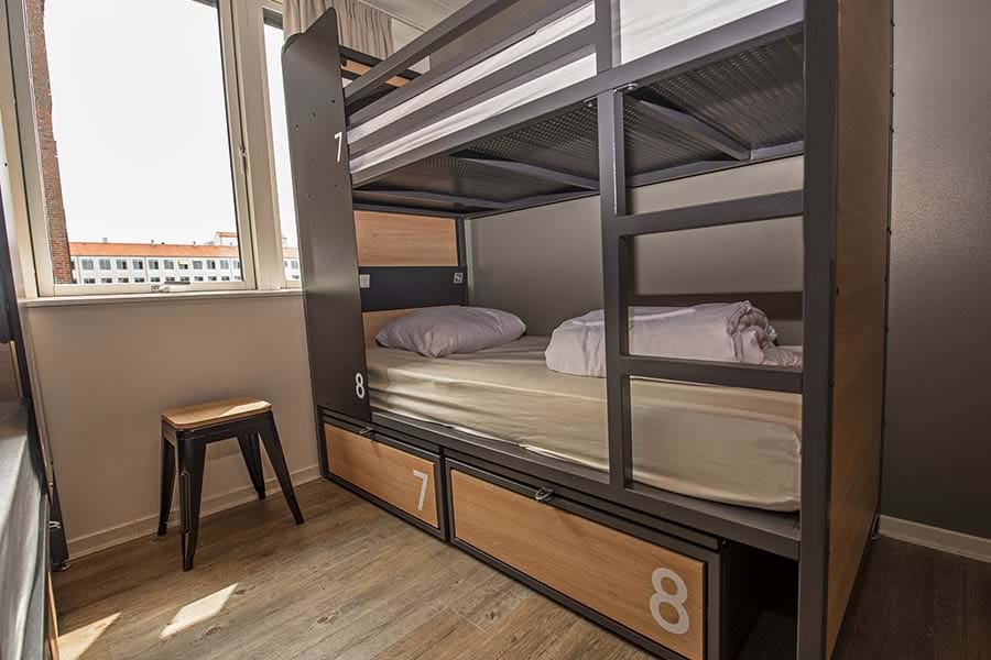 Private 8-bed Room