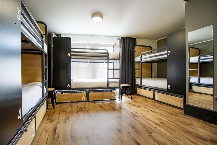 Bett in 8-Bett-Schlafsaal 