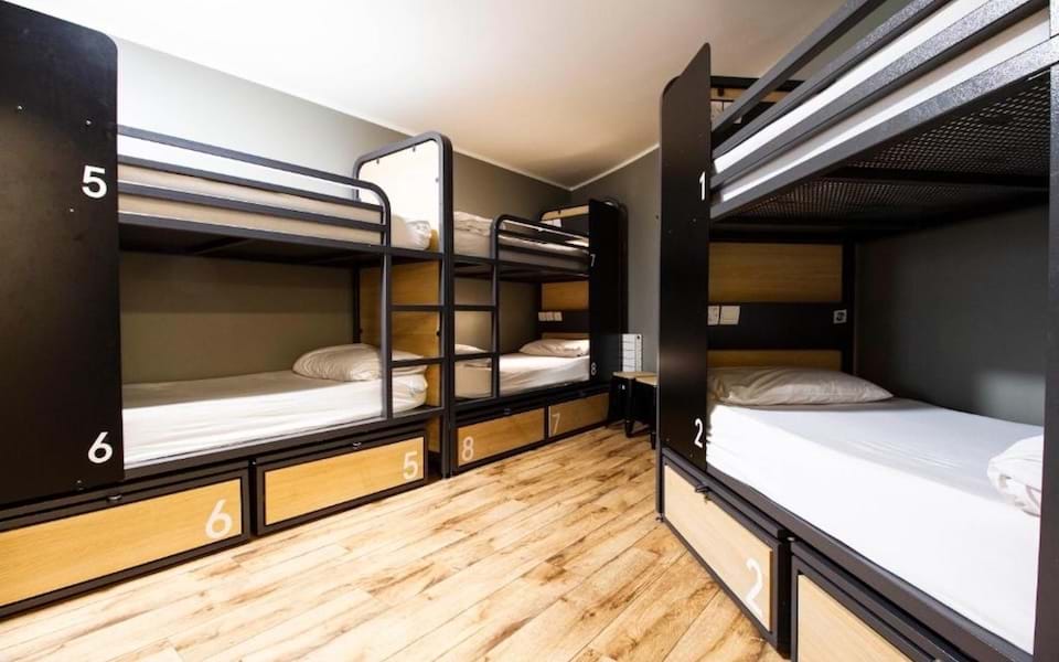 Bed in 4-8 Bed Dorm – Shared Bathroom