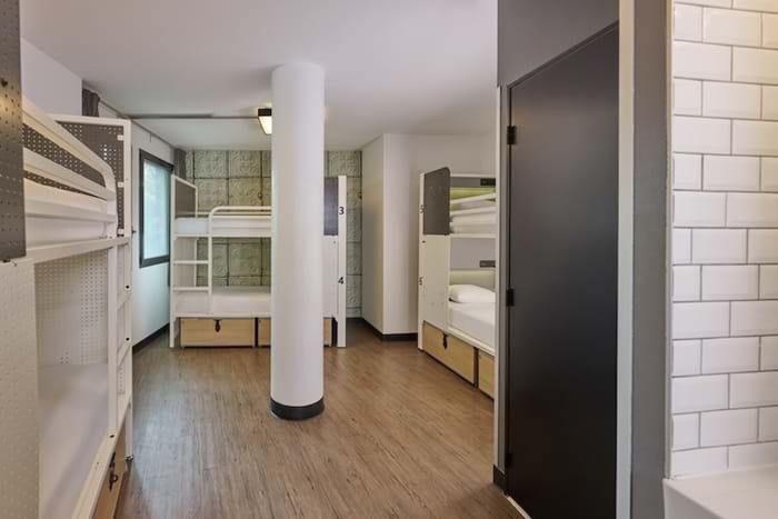 Generator Paris — Private 6-bed Room