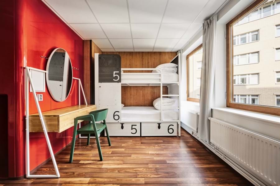 Habitación femenina privada con 6 camas