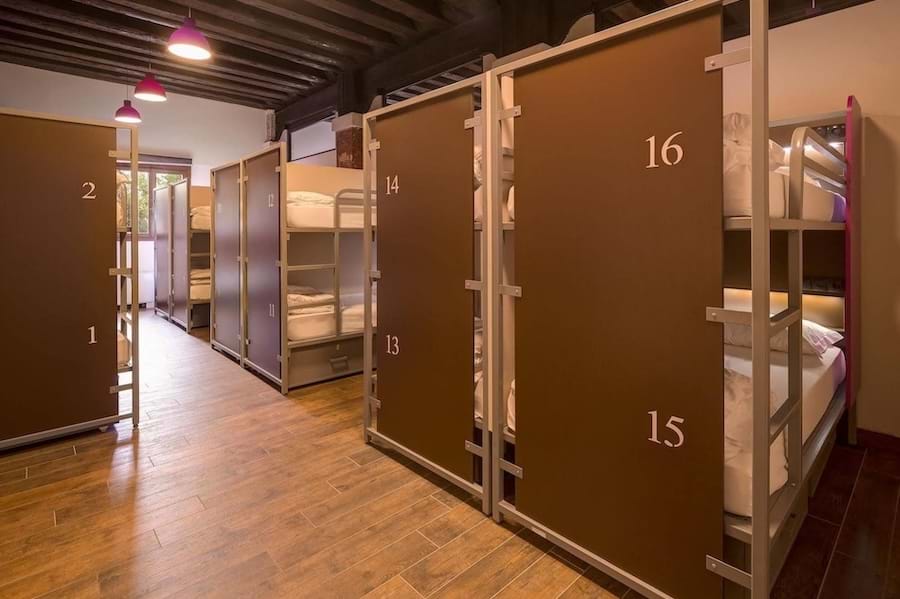 Letto in camera grande – Bagno condiviso